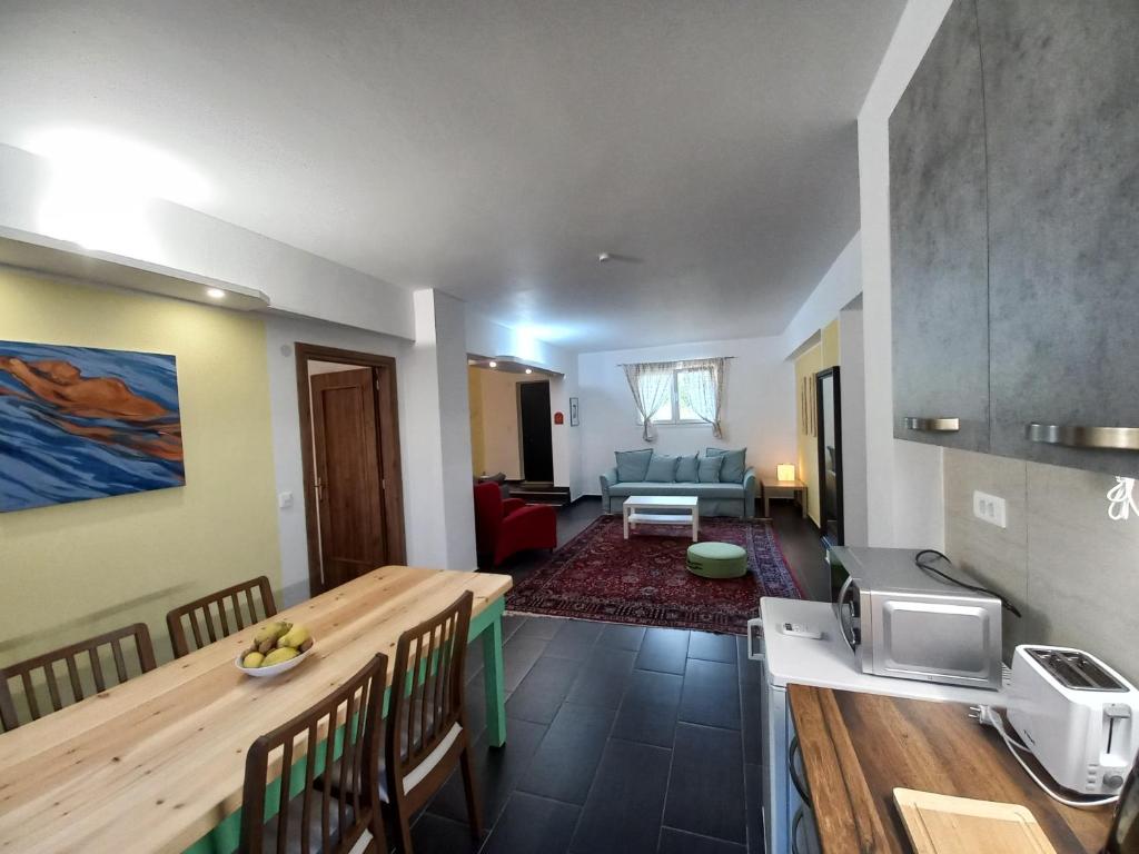 Kuchyňa alebo kuchynka v ubytovaní Elysion point Apartment
