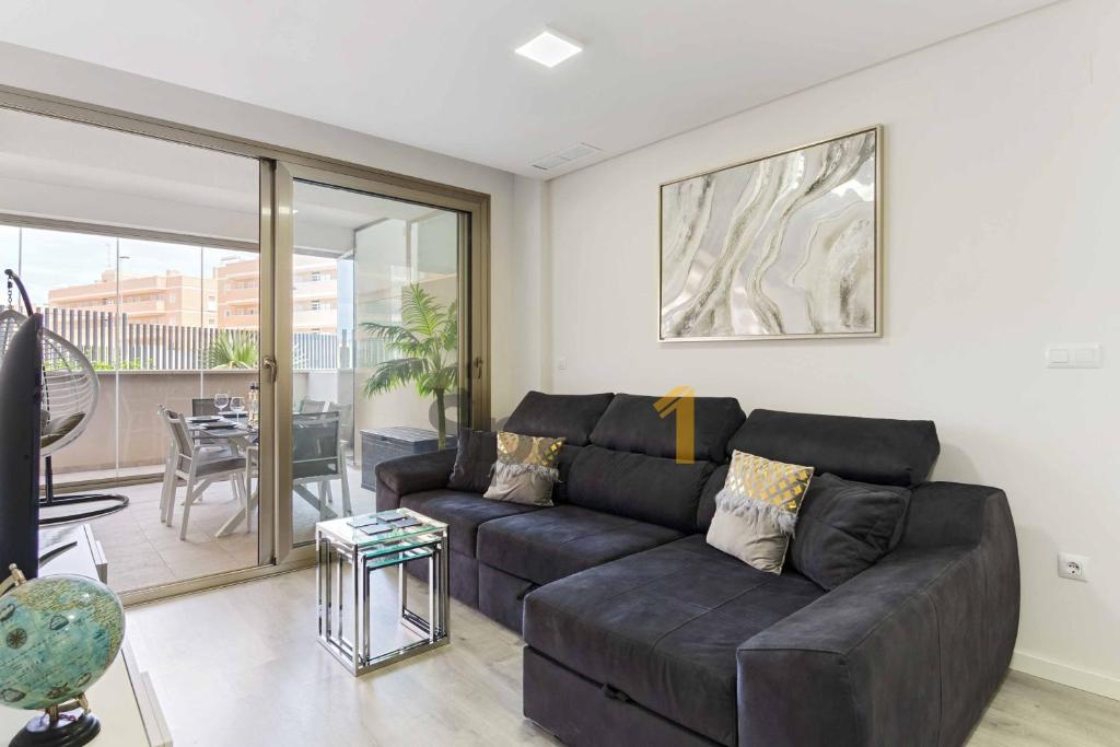 Posezení v ubytování Villamartin - Green Hills 3 Bedrooms Apartment with 3 pools, Gym, Sauna