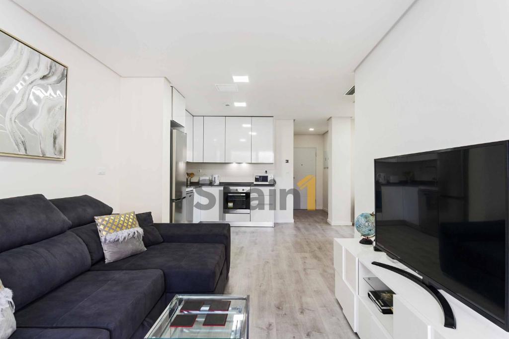 TV a/nebo společenská místnost v ubytování Villamartin - Green Hills 3 Bedrooms Apartment with 3 pools, Gym, Sauna