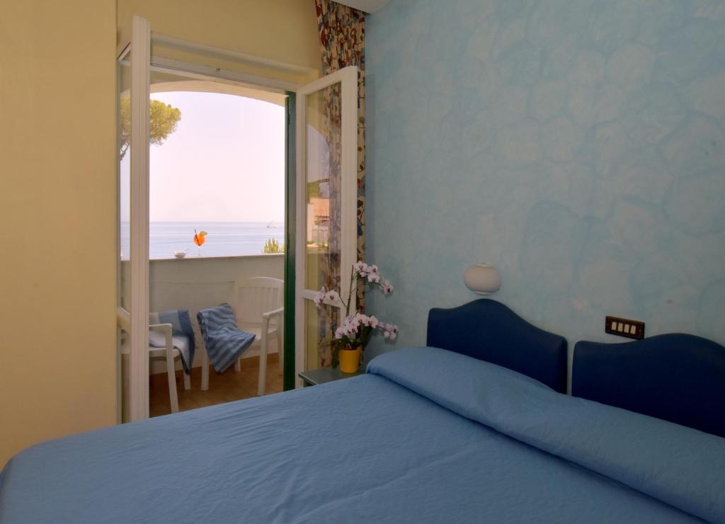 Postel nebo postele na pokoji v ubytování Hotel L'Approdo