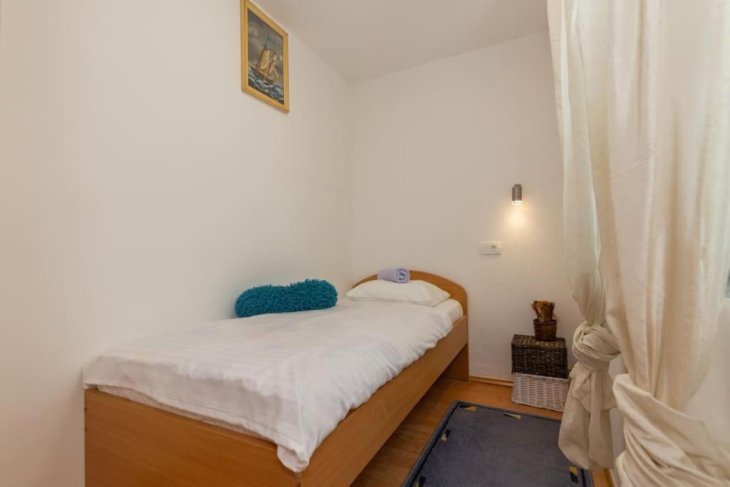 Postel nebo postele na pokoji v ubytování Holiday Home Šćurla
