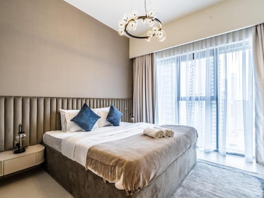 Fotografie z fotogalerie ubytování The Downtown Dreamer: A Trendy 1BR near Dubai Mall v Dubaji