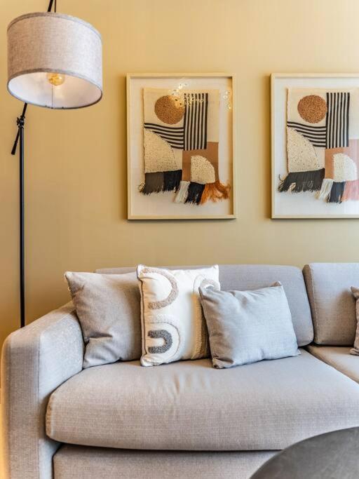 Fotografie z fotogalerie ubytování The Downtown Dreamer: A Trendy 1BR near Dubai Mall v Dubaji