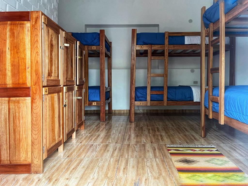Palanda nebo palandy na pokoji v ubytování Tupac Huaraz