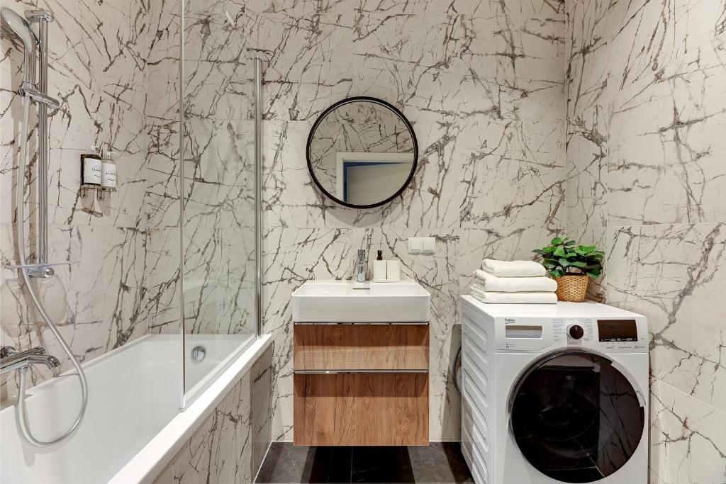 SCALA Apartments City Center & Parking by Downtown Apartments - 14