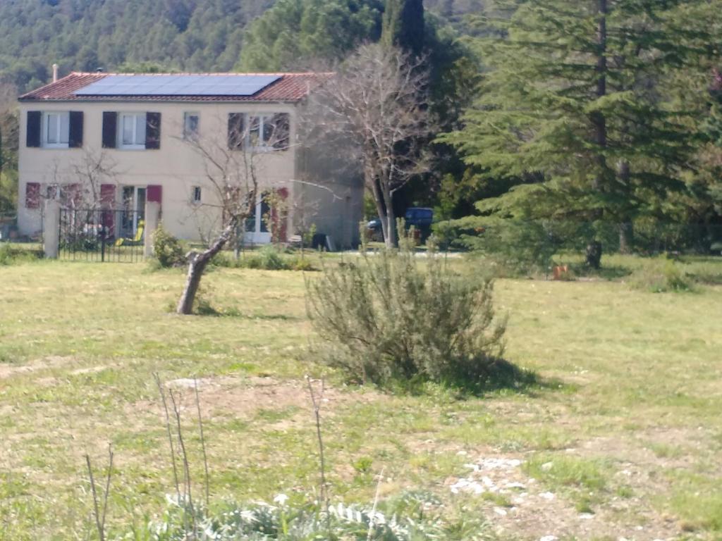a house in the middle of a field at Le Verger in Carnas