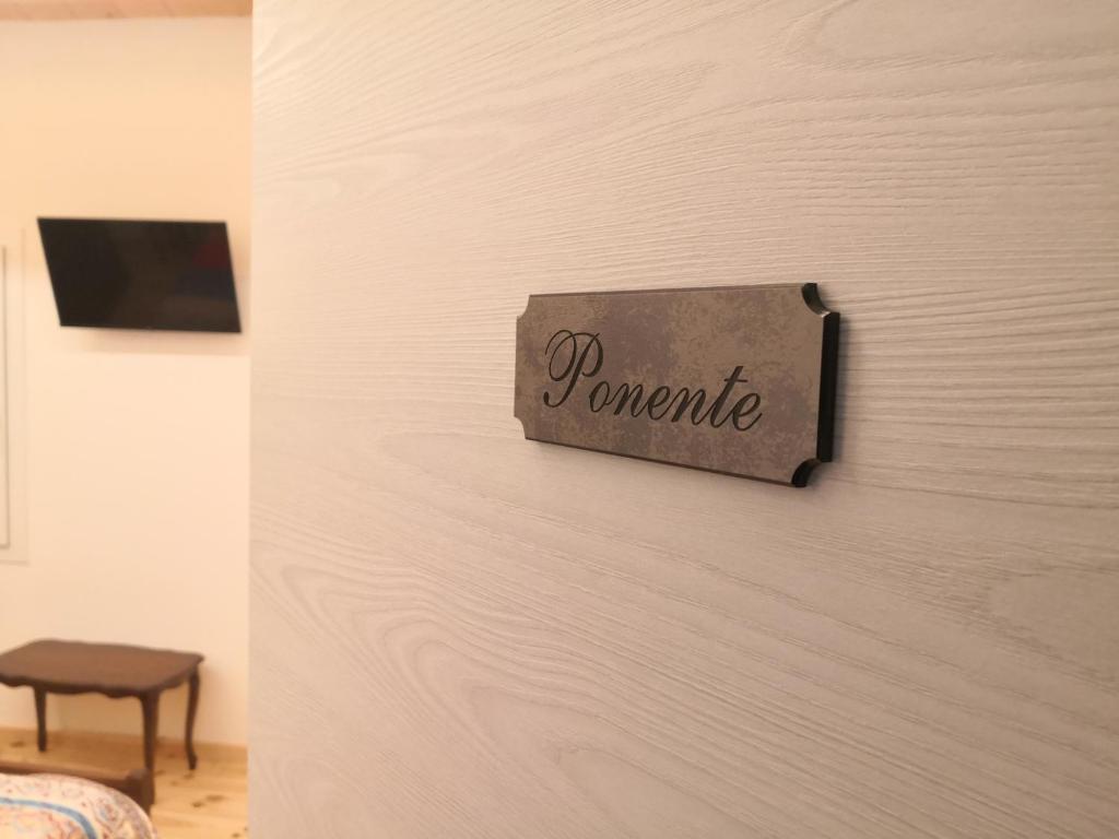 TV a/nebo společenská místnost v ubytování B&B Basta Bussare