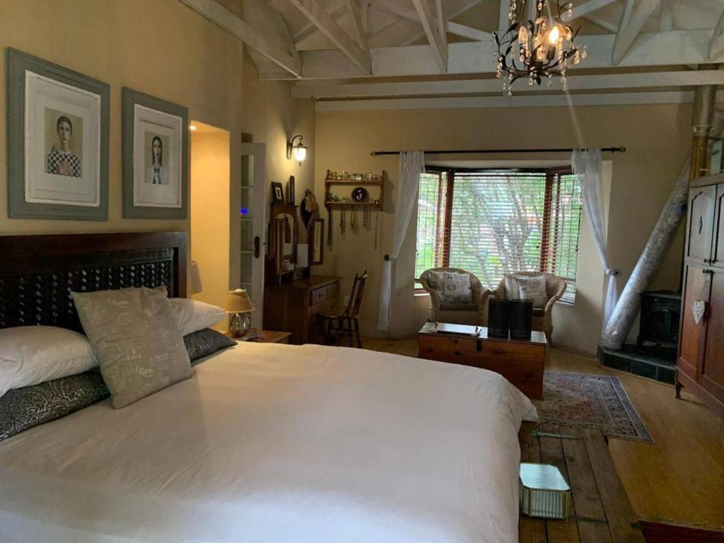 5 BEDROOM CAPE TOWN FAMILY HOME PET FRIENDLY, Cape Town (updated prices