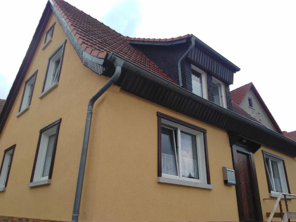 a yellow house with a brown roof at Ferienwohnung Am Himmel in Birx