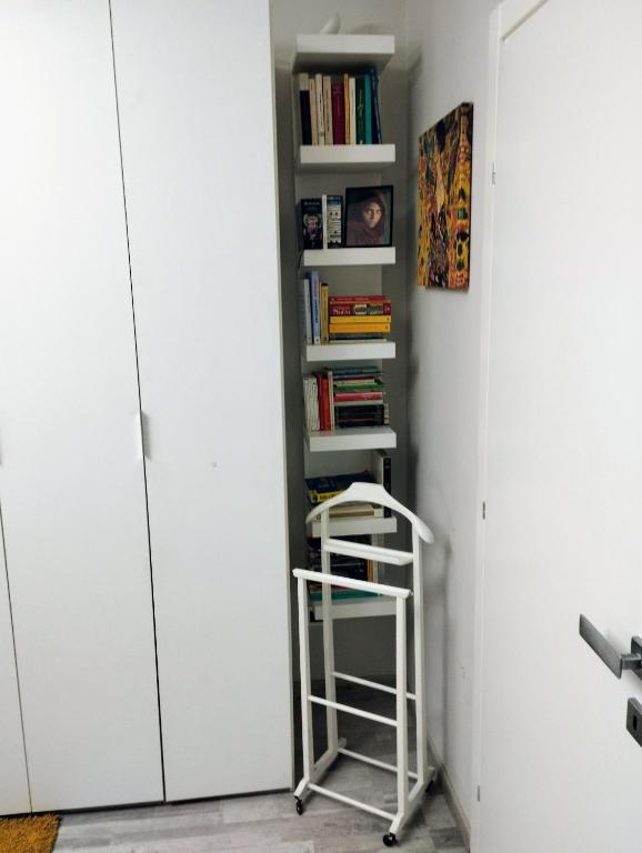 Knihovna v apartmánu