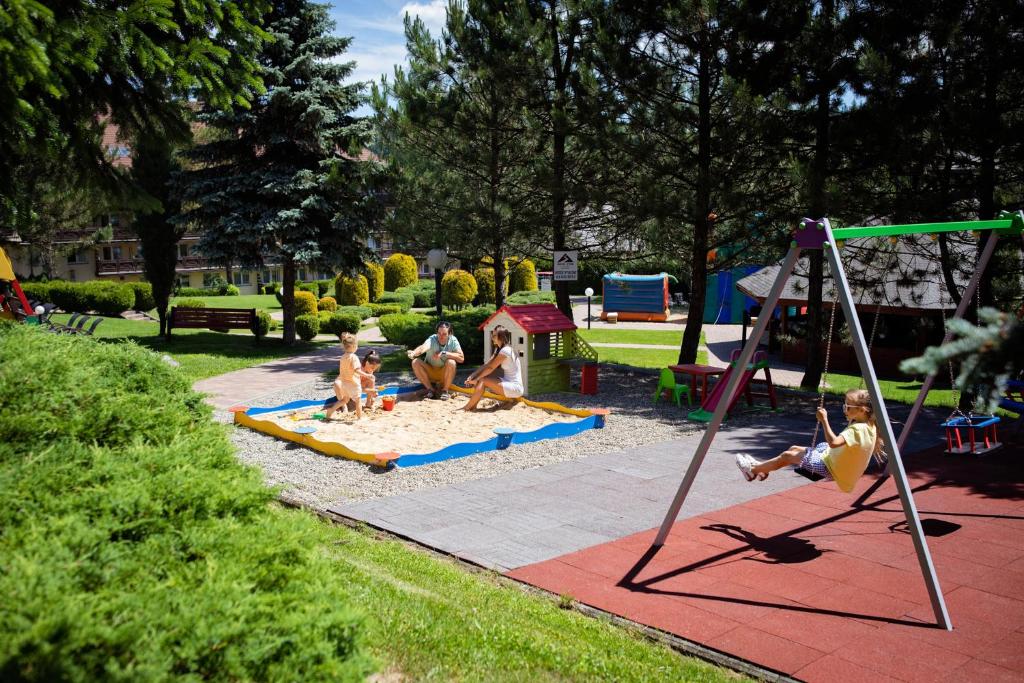 Herní místnost nebo prostor pro děti v ubytování Hotel Stok
