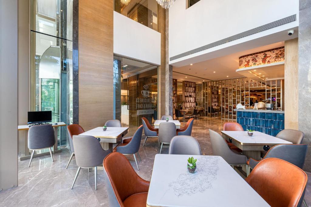 Posezení v ubytování Express Inn The Business Luxury Hotel