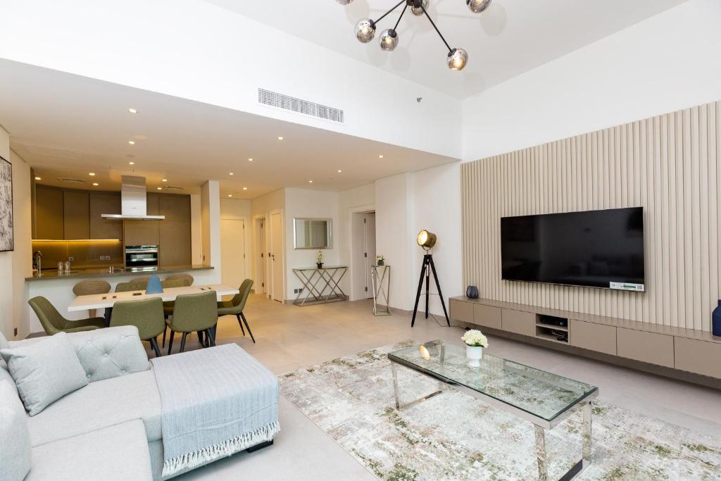 Hot OFFER! Spacious 1BR Palm Jumeirah with Riva Beach Access