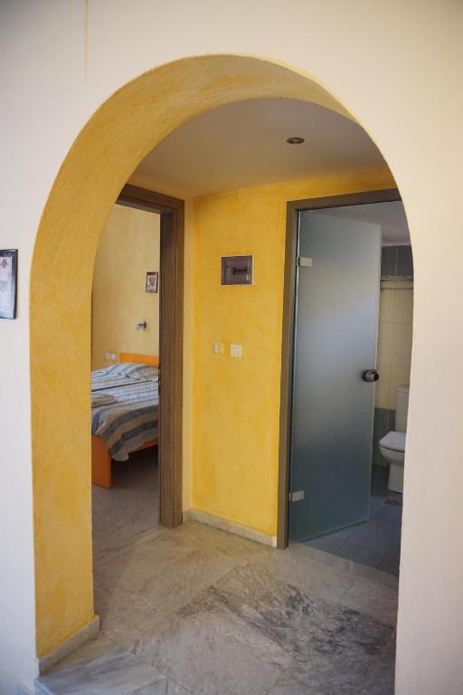Łóżko lub łóżka w pokoju w obiekcie Katerini Apartments Hotel