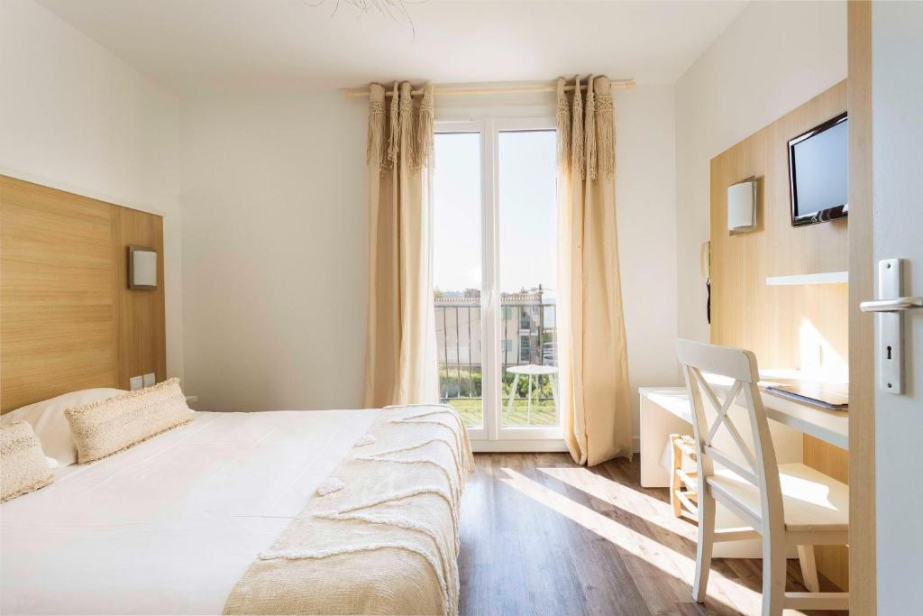 Postel nebo postele na pokoji v ubytování Le Relais d'Agay