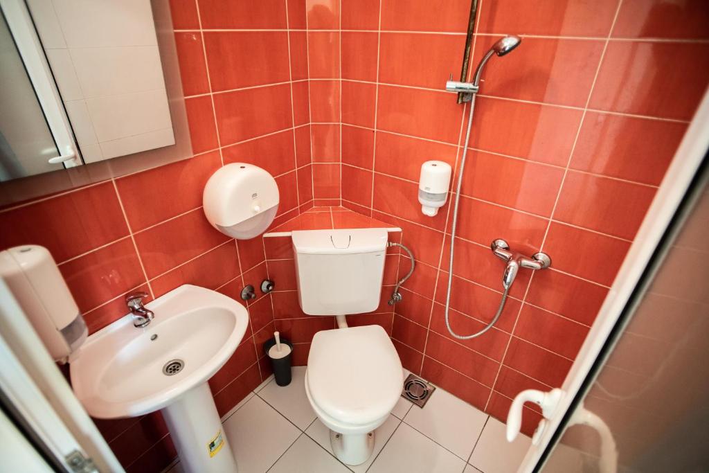 Koupelna v ubytování All in Hostel