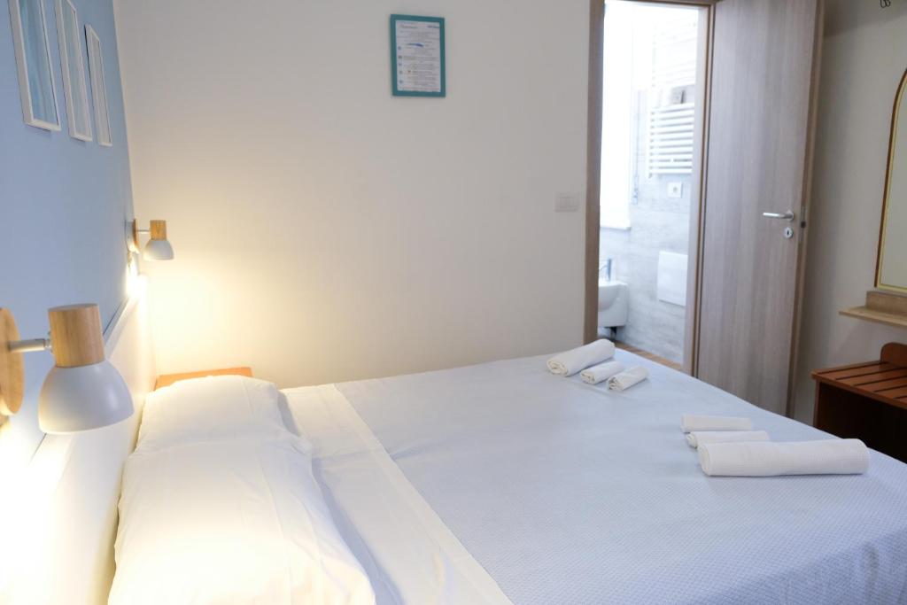Postel nebo postele na pokoji v ubytování Hotel Vienna