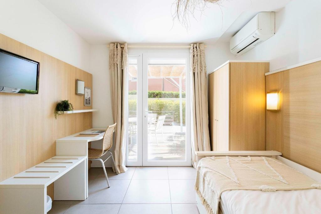 Postel nebo postele na pokoji v ubytování Le Relais d'Agay