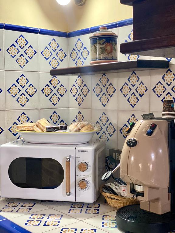 Kuchyňa alebo kuchynka v ubytovaní La casa dei bouganville - Lo stagnone Isole Egadi