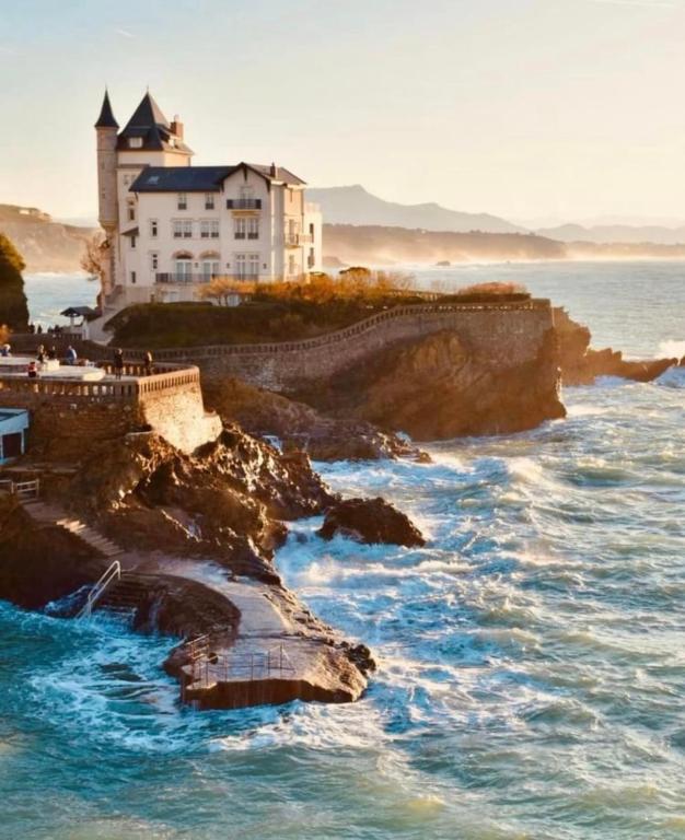 Fotografia z galérie ubytovania Maison VUE OCÉAN - Côte des basques BIARRITZ v destinácii Biarritz