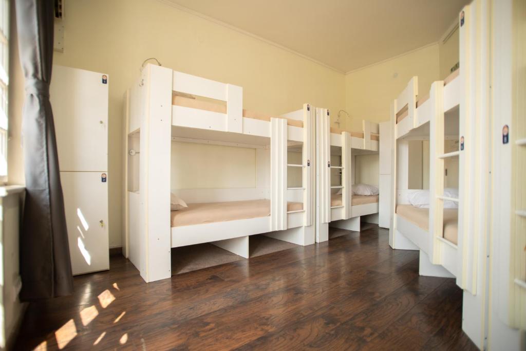 Postel nebo postele na pokoji v ubytování All in Hostel
