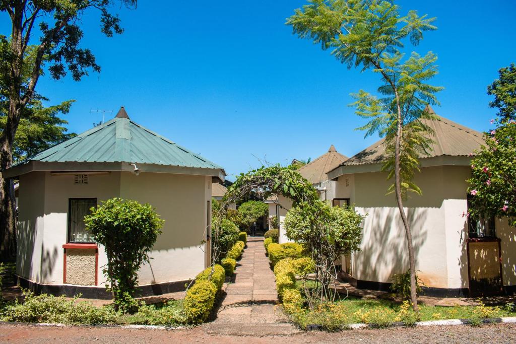 Κήπος έξω από το Park Villa Hotel