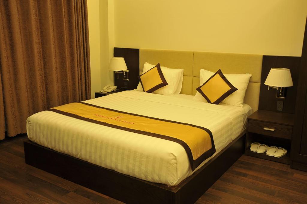 International Hotel - Superior Double Room