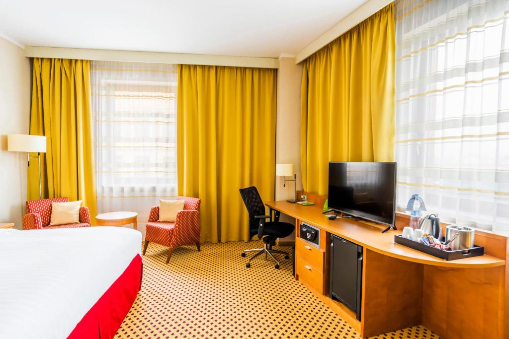 TV a/nebo společenská místnost v ubytování Courtyard by Marriott Pilsen
