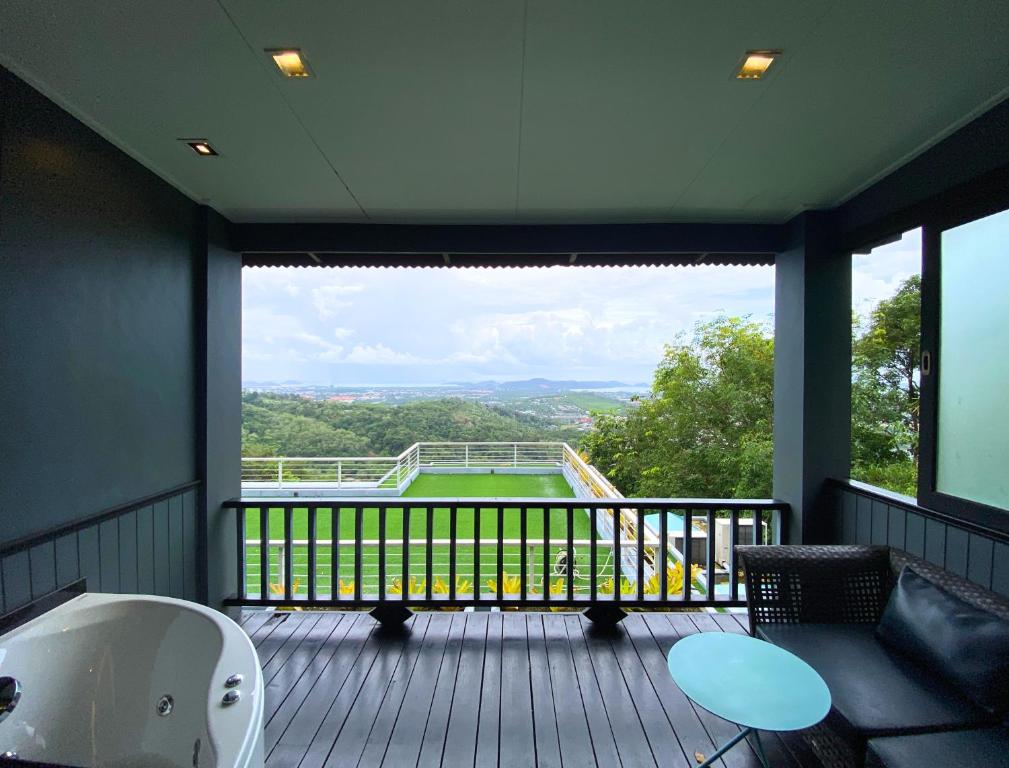 Phuket View Coffee and Resort - Chambre Double De Luxe Avec Balcon Et Vue En Mer