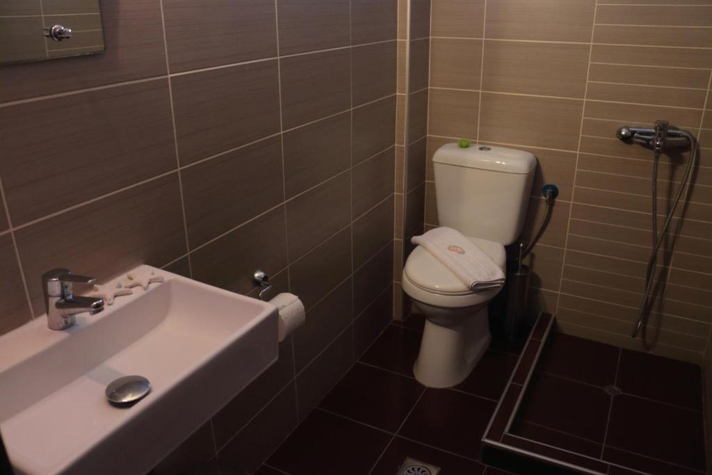 Łazienka w obiekcie Hotel Theopisti