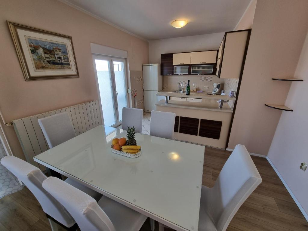 Kuchyň nebo kuchyňský kout v ubytování Apartment ANAMARIJA BR. 2