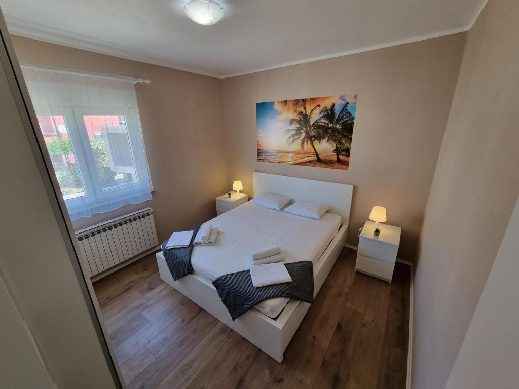 Postel nebo postele na pokoji v ubytování Apartment ANAMARIJA BR. 2
