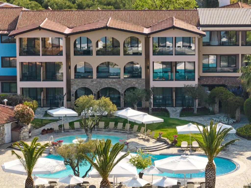 Bazén v ubytování Anthemus Sea Beach Hotel and Spa nebo v jeho okolí