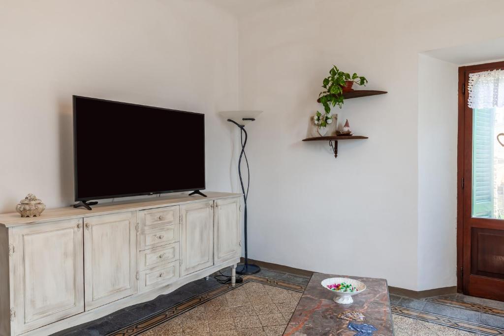 A television and/or entertainment centre at Dolce far niente