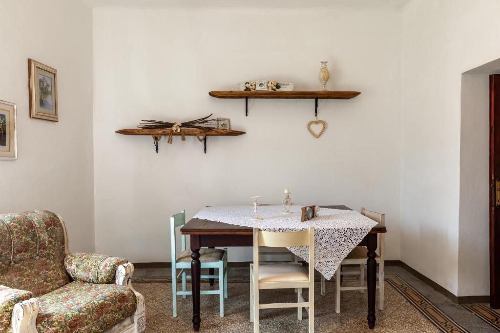 A seating area at Dolce far niente