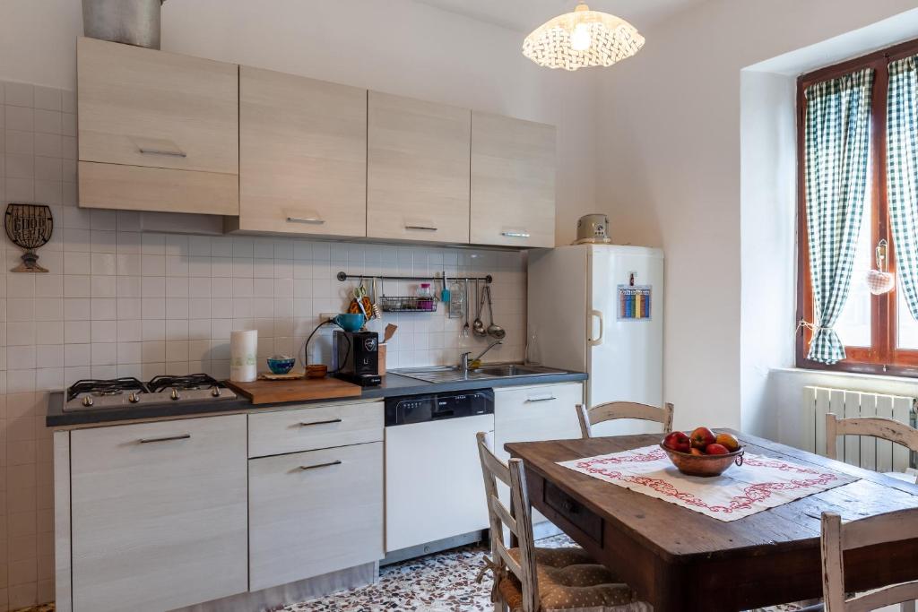 A kitchen or kitchenette at Dolce far niente