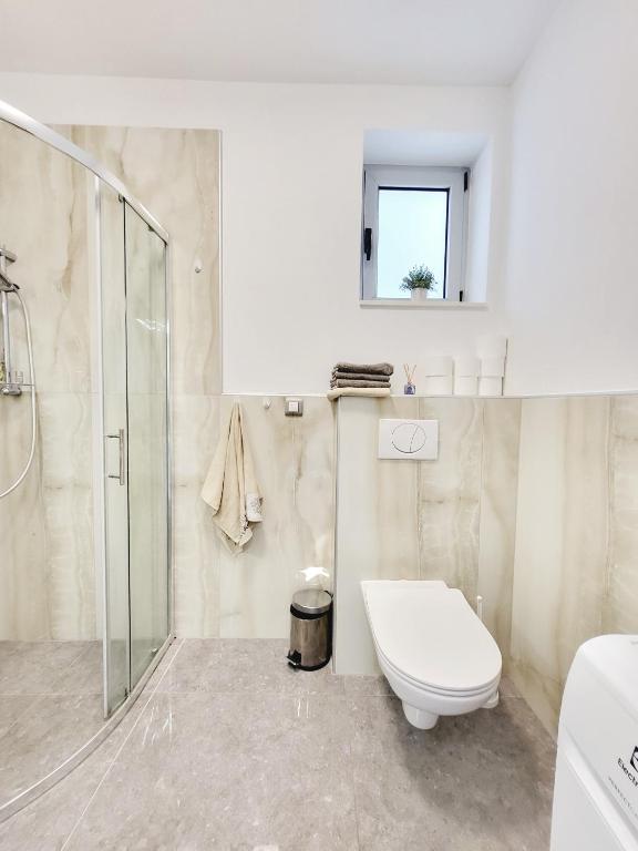 Kúpeľňa v ubytovaní Rosemarie Beach Suites Zadar
