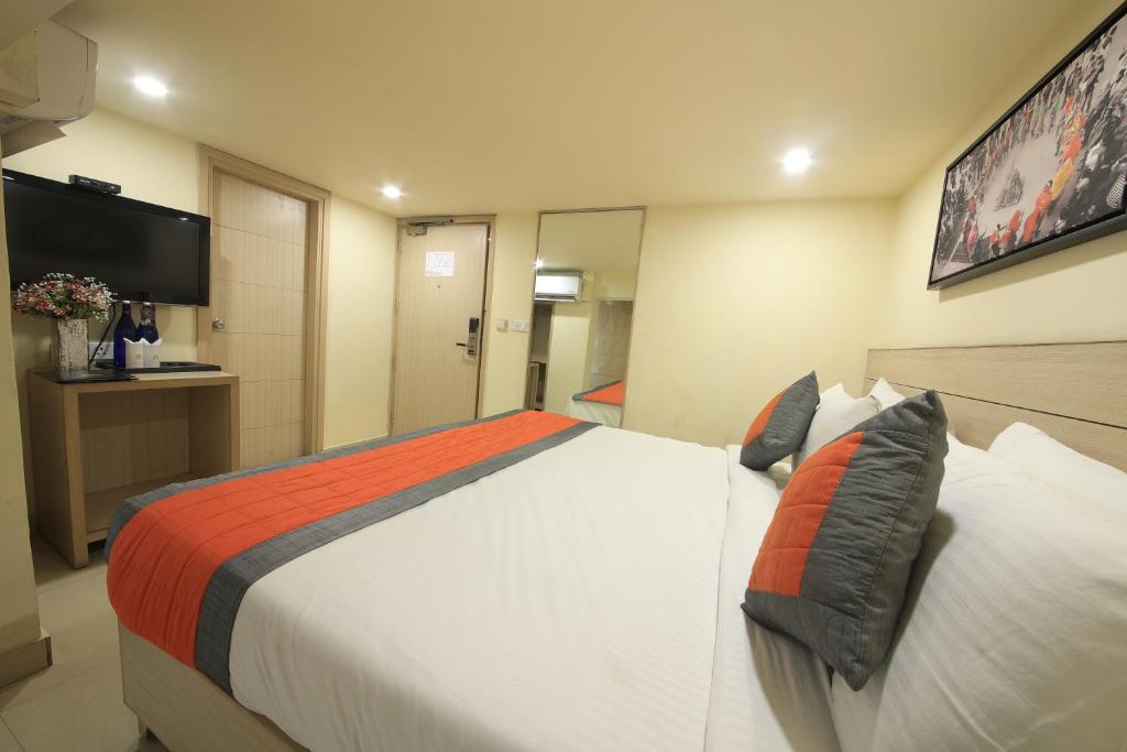 Una cama o camas en una habitación de Perfectstayz Sagar Near Golden Temple