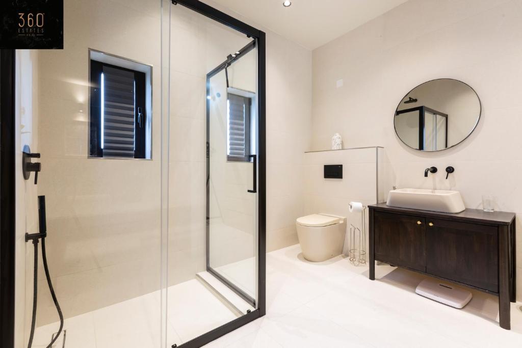 Koupelna v ubytování Ultimate Luxury Home experience in Beautiful Rabat by 360 Estates