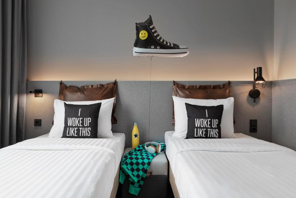 Moxy Duesseldorf City - Resim 3