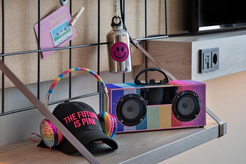 Moxy Duesseldorf City - Resim 6