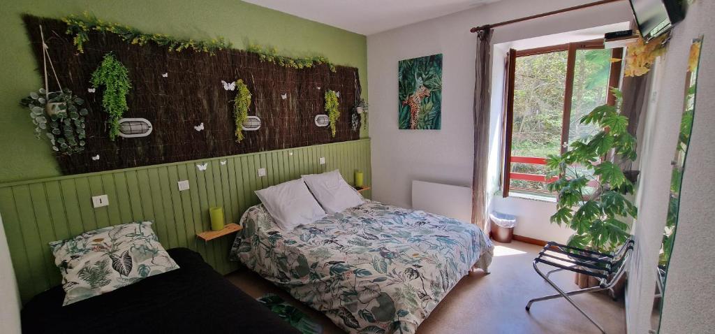 Chambres d'hôtes Les Lits des Fées - Triple Room With Private Bathroom