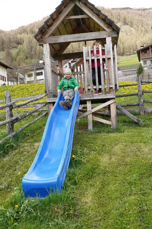 Plac zabaw dla dzieci w obiekcie Sesvennahof