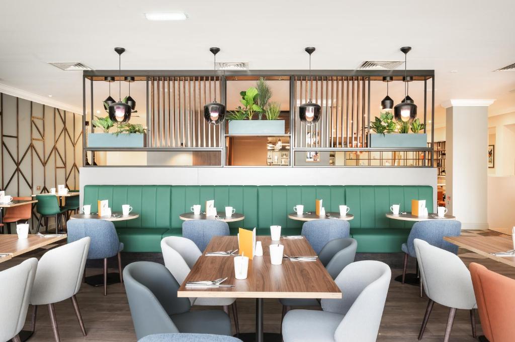 Posezení v ubytování Holiday Inn Leeds-Wakefield M1 Jct40 by IHG