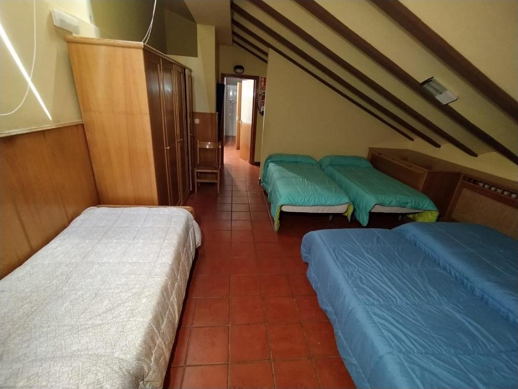 Albergue de Nuestra Señora Carrasquedo - 10-Bed Mixed Dormitory Room