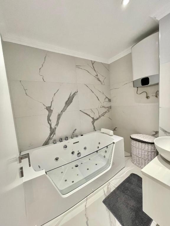 Luxury Lily's apartment - Image 8