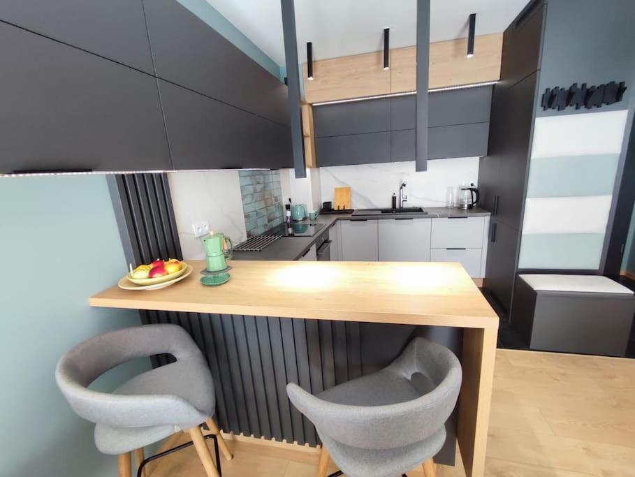 A kitchen or kitchenette at Green Apartment