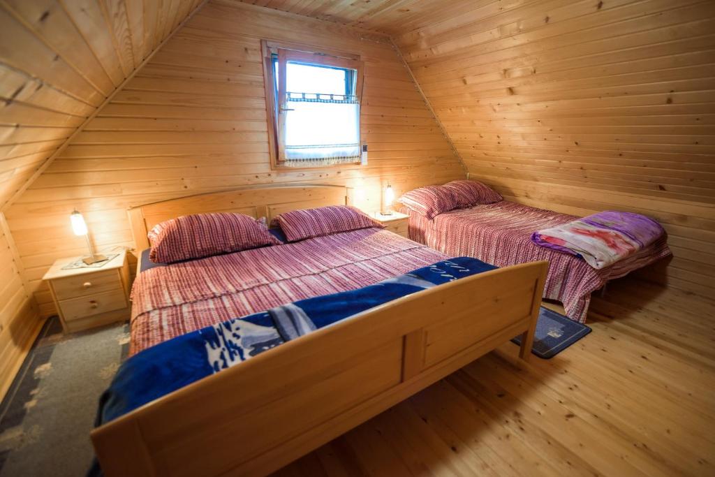 Postel nebo postele na pokoji v ubytování Glamping Krone Kolpa Heaven