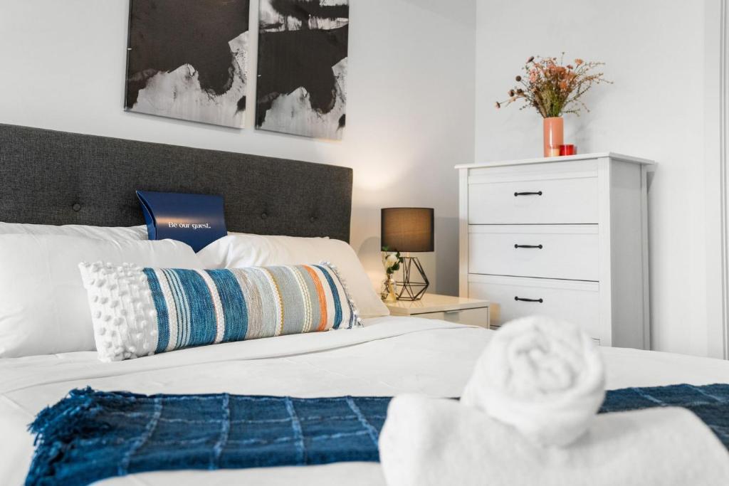 Ένα ή περισσότερα κρεβάτια σε δωμάτιο στο Ren - Urban Charm Residence