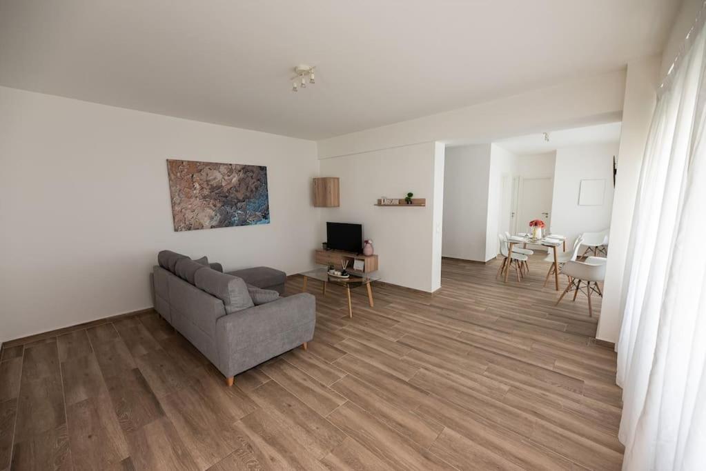 Bright 2BR apartment in Palaio Faliro-(FAL_A1)